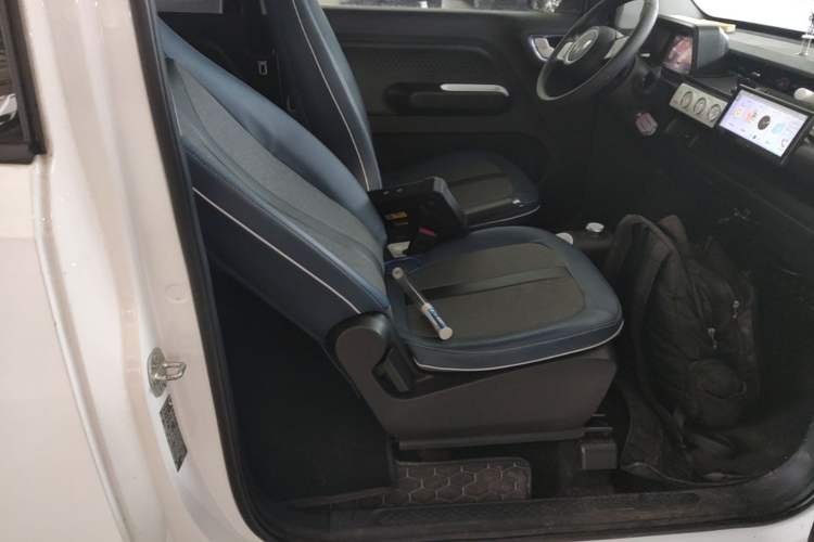 Used Wuling Hongguang MINIEV 2022 GAMEBOY 200km Gaming Edition with Lithium Iron Phosphate Right Front Seat