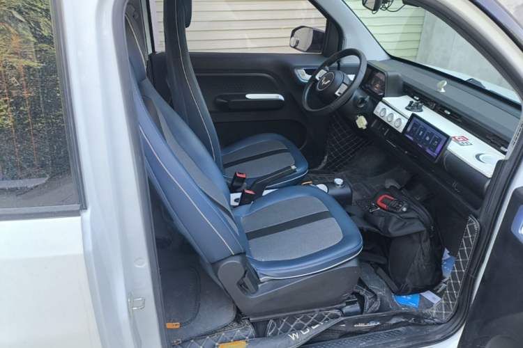 Used Wuling Hongguang MINIEV 2022 GAMEBOY 200km Gaming Edition with Lithium Iron Phosphate Right Front Seat
