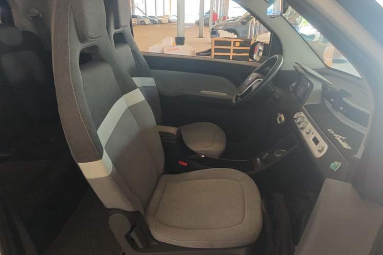 Used Wuling Hongguang MINIEV 2022 Macaron Premium Model – Lithium Iron Phosphate Right Front Seat
