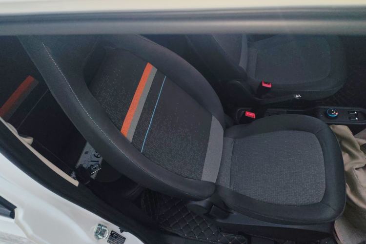 Used Wuling Hongguang MINIEV 2022 Macaron Fashion Model Lithium Iron Phosphate Right Front Seat