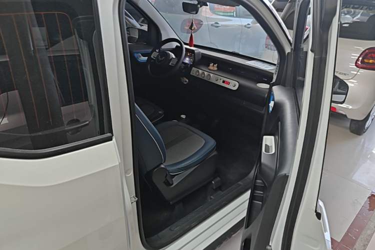 Used Wuling Hongguang MINIEV 2022 GAMEBOY 300km Enthusiast Model with Lithium Iron Phosphate Right Front Seat