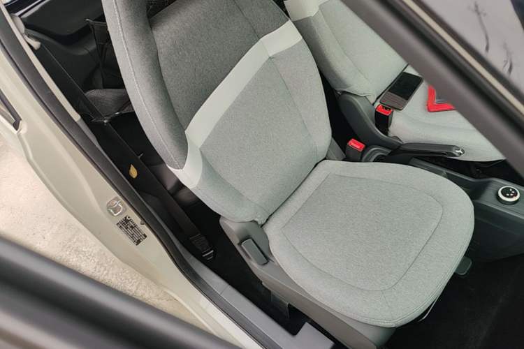 Used Wuling Hongguang MINIEV 2022 Macaron Premium Model – Lithium Iron Phosphate Right Front Seat