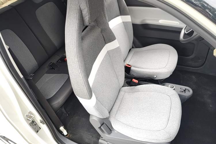 Used Wuling Hongguang MINIEV 2022 Macaron Premium Model – Lithium Iron Phosphate Right Front Seat