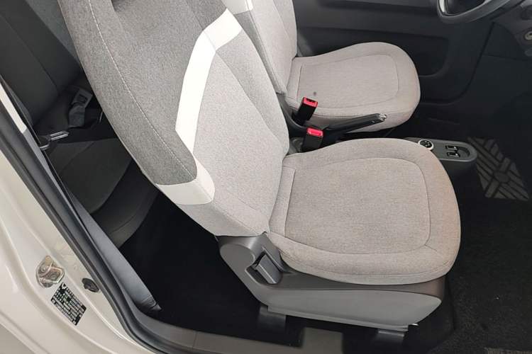 Used Wuling Hongguang MINIEV 2022 Macaron Premium Model – Lithium Iron Phosphate Right Front Seat