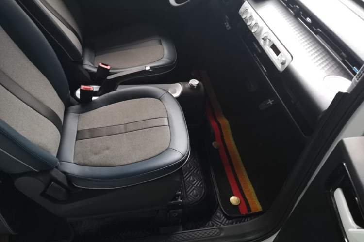 Used Wuling Hongguang MINIEV 2022 GAMEBOY 300km Enthusiast Model with Lithium Iron Phosphate Right Front Seat