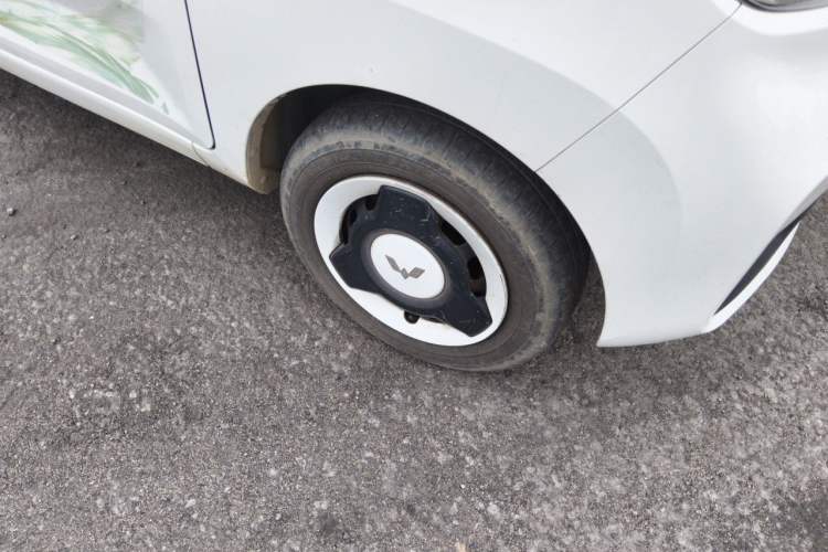 Used Wuling Hongguang MINIEV 2022 Easy Version Lithium-NMC Right Front Wheel Hub