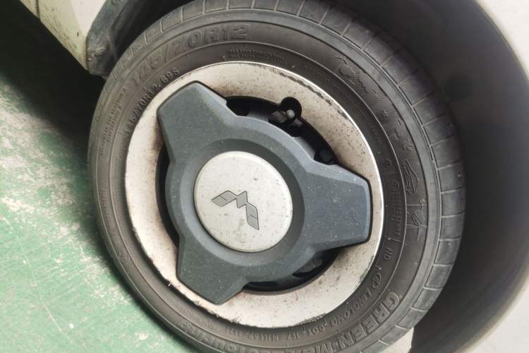 Used Wuling Hongguang MINIEV 2022 Easy Version Lithium-NMC Right Front Wheel Hub