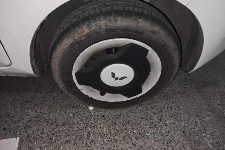 Used Wuling Hongguang MINIEV 2022 Easy Version Lithium-NMC Right Front Wheel Hub