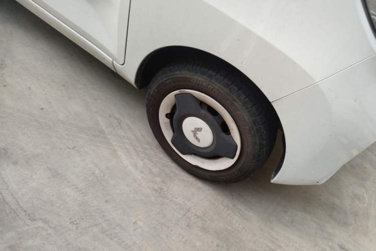 Used Wuling Hongguang MINIEV 2022 Zizai Version Lithium Iron Phosphate Right Front Wheel Hub