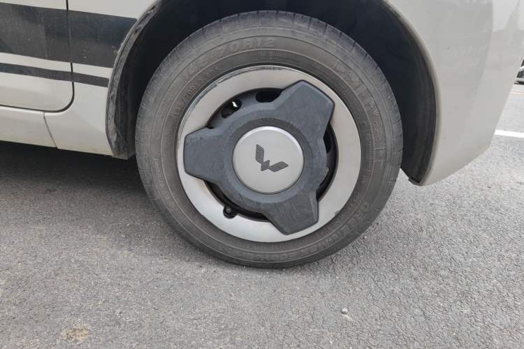 Used Wuling Hongguang MINIEV 2022 Macaron Premium Model – Lithium Iron Phosphate Right Front Wheel Hub