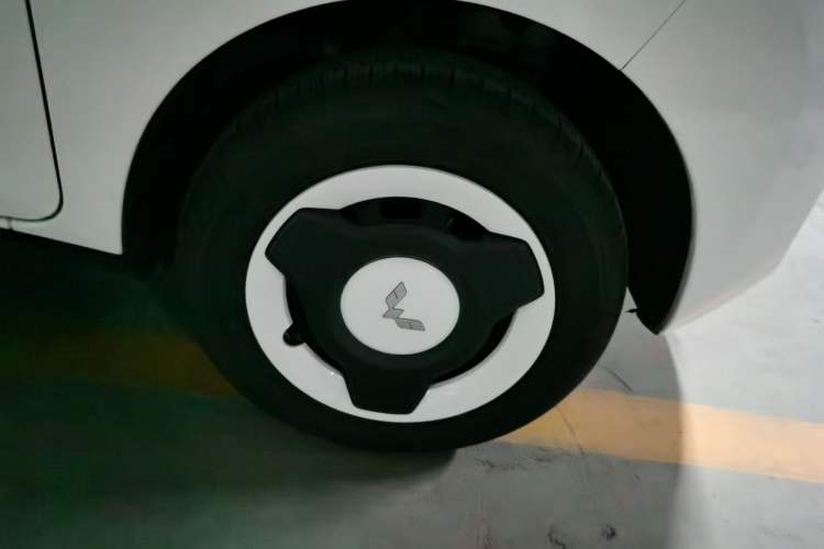 Used Wuling Hongguang MINIEV 2022 Enjoy Edition Lithium-Ion Battery Right Front Wheel Hub
