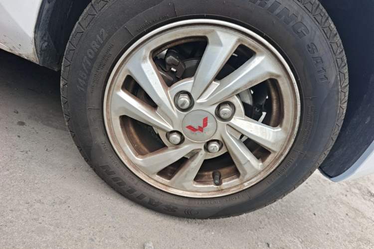 Used Wuling Hongguang MINIEV 2022 Zizai Version Lithium Iron Phosphate Right Front Wheel Hub