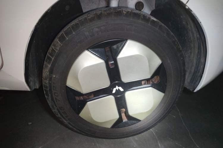 Used Wuling Hongguang MINIEV 2022 Enjoy Edition Lithium Iron Phosphate Right Front Wheel Hub