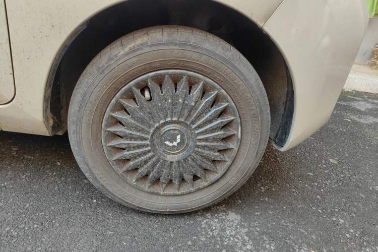 Used Wuling Hongguang MINIEV 2022 Macaron Premium Model – Lithium Iron Phosphate Right Front Wheel Hub
