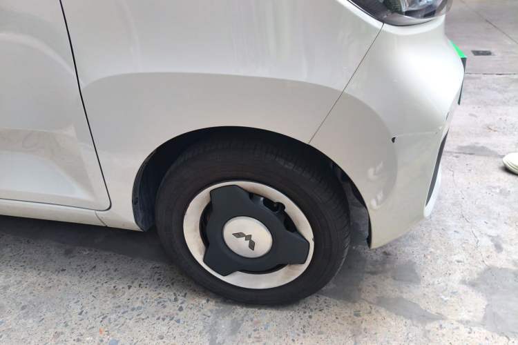 Used Wuling Hongguang MINIEV 2022 Macaron Premium Model – Lithium Iron Phosphate Right Front Wheel Hub