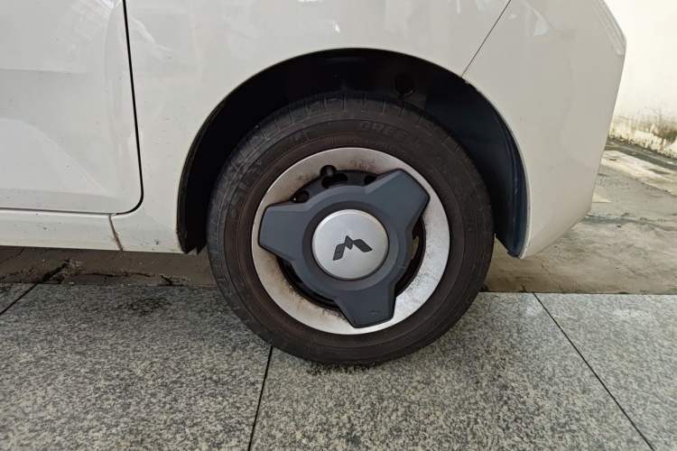 Used Wuling Hongguang MINIEV 2022 Macaron Premium Model – Lithium Iron Phosphate Right Front Wheel Hub