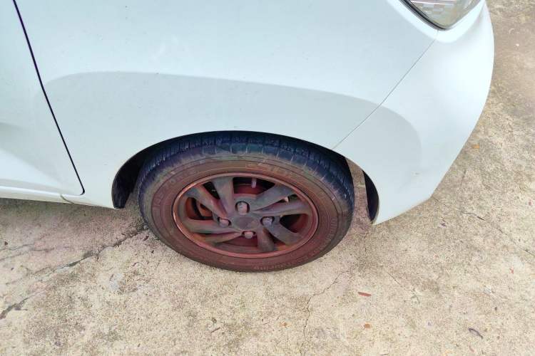 Used Wuling Hongguang MINIEV 2022 Zizai Version Lithium Iron Phosphate Right Front Wheel Hub