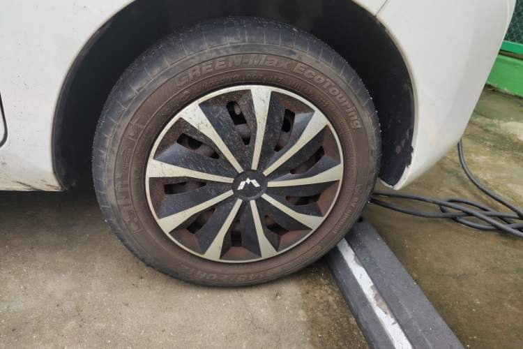 Used Wuling Hongguang MINIEV 2022 Enjoy Edition Lithium Iron Phosphate Right Front Wheel Hub
