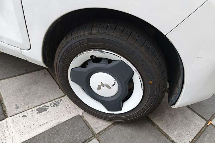 Used Wuling Hongguang MINIEV 2022 Enjoy Edition Lithium Iron Phosphate Right Front Wheel Hub