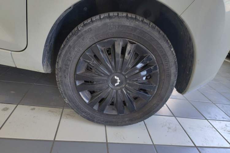 Used Wuling Hongguang MINIEV 2022 Macaron Premium Model – Lithium Iron Phosphate Right Front Wheel Hub