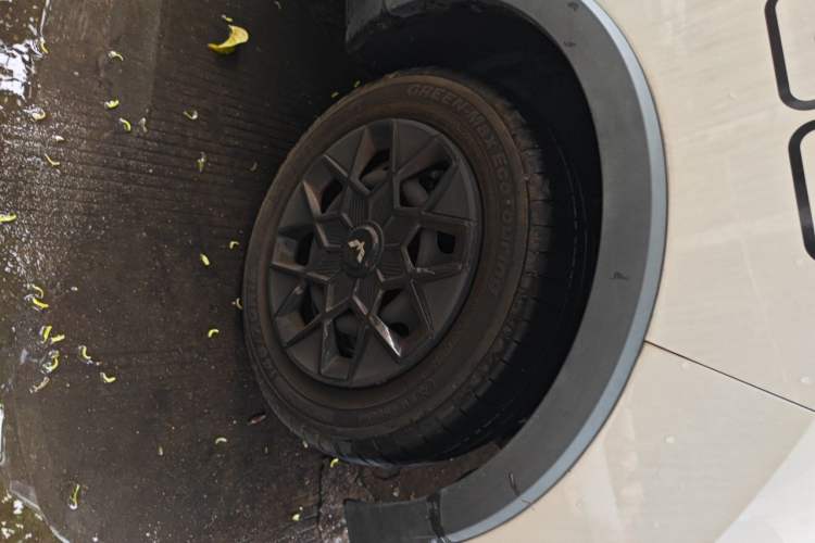 Used Wuling Hongguang MINIEV 2022 GAMEBOY 200km Gaming Edition with Lithium Iron Phosphate Right Front Wheel Hub