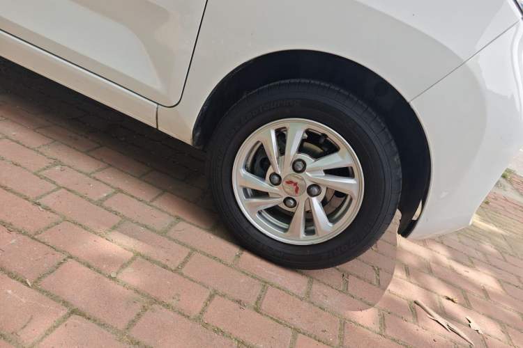 Used Wuling Hongguang MINIEV 2022 Zizai Version Lithium Iron Phosphate Right Front Wheel Hub