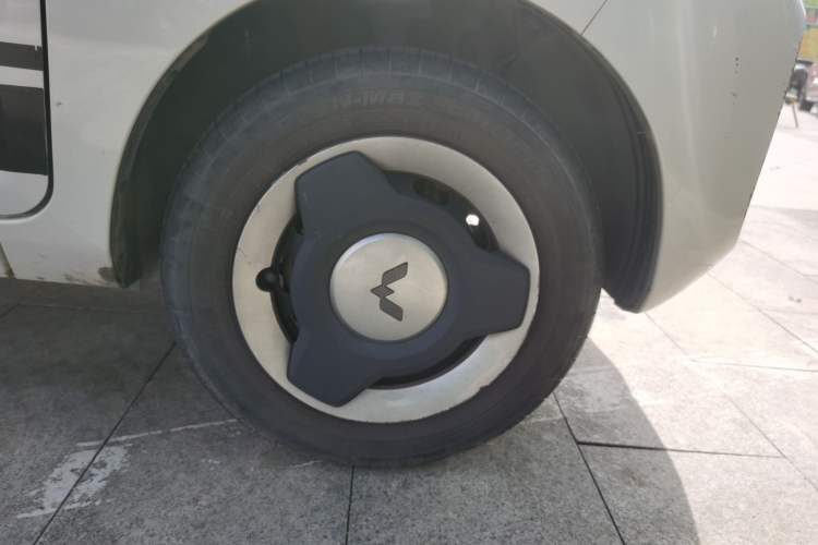 Used Wuling Hongguang MINIEV 2022 Macaron Fashion Edition Lithium-Nickel-Cobalt-Alpha-oxide Right Front Wheel Hub