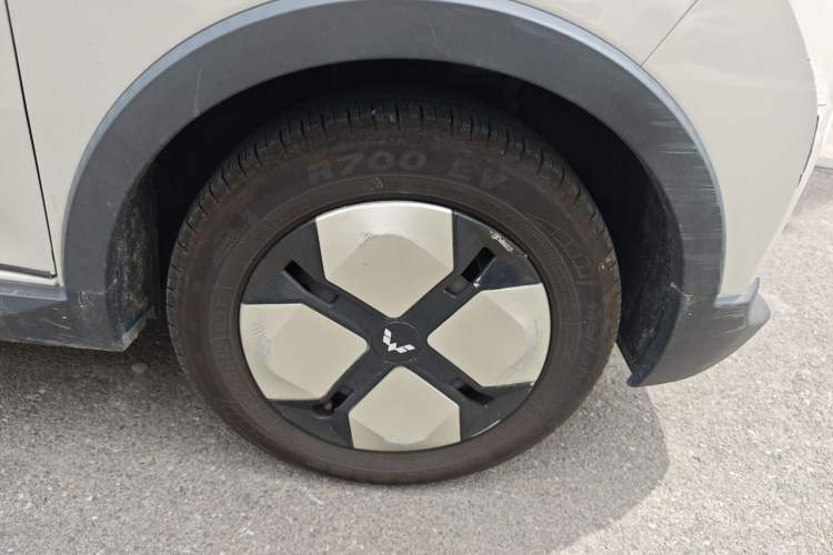 Used Wuling Hongguang MINIEV 2022 GAMEBOY 200km Gaming Edition with Lithium Iron Phosphate Right Front Wheel Hub