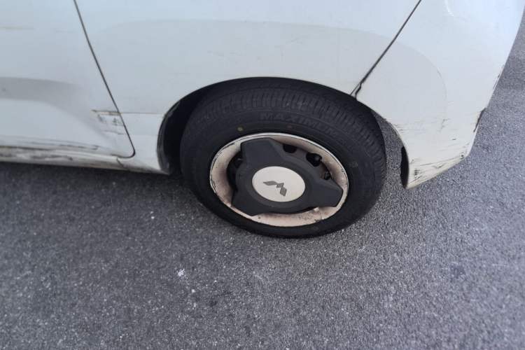 Used Wuling Hongguang MINIEV 2022 Zizai Version Lithium Iron Phosphate Right Front Wheel Hub
