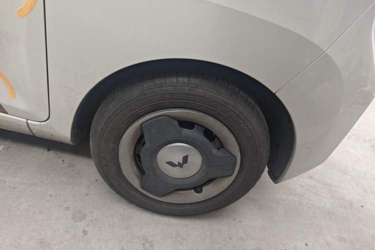 Used Wuling Hongguang MINIEV 2022 Macaron Premium Model – Lithium Iron Phosphate Right Front Wheel Hub