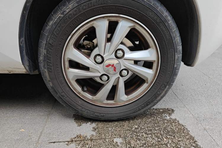 Used Wuling Hongguang MINIEV 2022 Zizai Version Lithium Iron Phosphate Right Front Wheel Hub