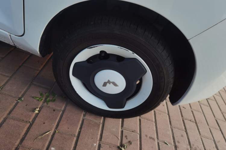Used Wuling Hongguang MINIEV 2022 Zizai Version Lithium Iron Phosphate Right Front Wheel Hub