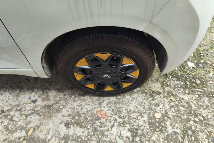 Used Wuling Hongguang MINIEV 2022 Macaron Premium Model – Lithium Ternary Battery Right Front Wheel Hub