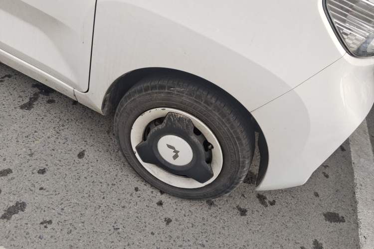 Used Wuling Hongguang MINIEV 2022 Enjoy Edition Lithium-Ion Battery Right Front Wheel Hub