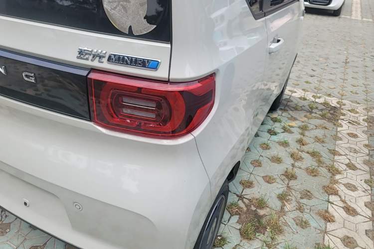 Used Wuling Hongguang MINIEV 2022 Macaron Fashion Model Lithium Iron Phosphate Right Rear Taillight