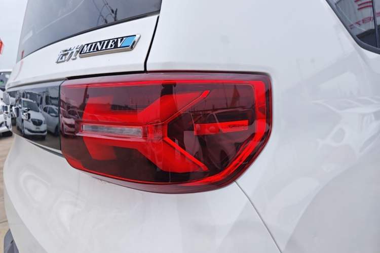 Used Wuling Hongguang MINIEV 2022 GAMEBOY 200km Gaming Edition with Lithium Iron Phosphate Right Rear Taillight