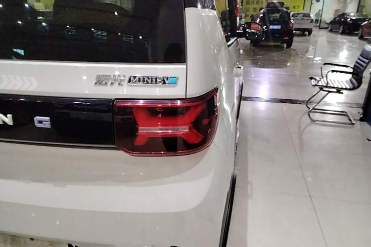 Used Wuling Hongguang MINIEV 2022 GAMEBOY 200km Gaming Edition with Lithium Iron Phosphate Right Rear Taillight