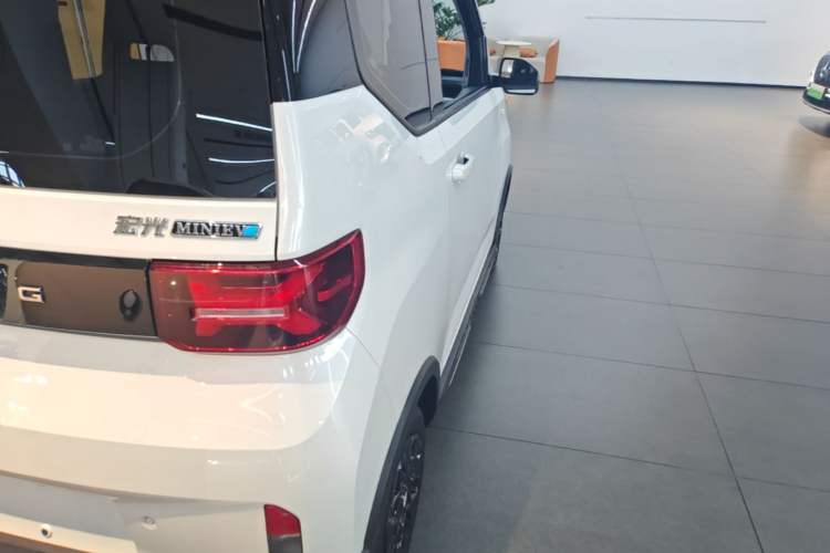Used Wuling Hongguang MINIEV 2022 GAMEBOY 200km Gaming Edition with Lithium Iron Phosphate Right Rear Taillight