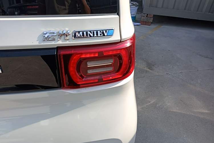 Used Wuling Hongguang MINIEV 2022 Macaron Fashion Model Lithium Iron Phosphate Right Rear Taillight