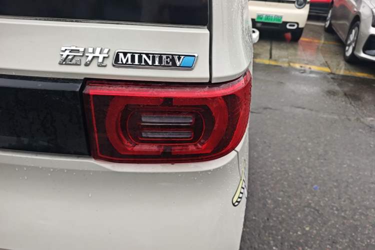 Used Wuling Hongguang MINIEV 2022 Macaron Premium Model – Lithium Iron Phosphate Right Rear Taillight