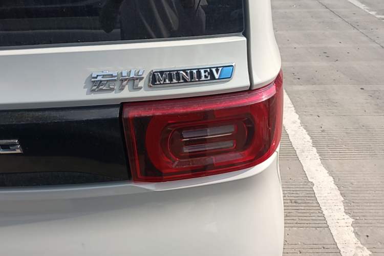 Used Wuling Hongguang MINIEV 2022 Macaron Premium Model – Lithium Iron Phosphate Right Rear Taillight