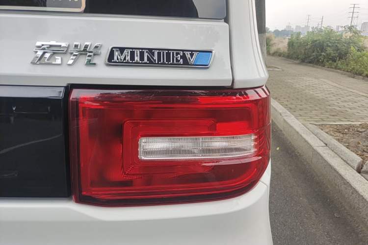 Used Wuling Hongguang MINIEV 2022 Zizai Version Lithium Iron Phosphate Right Rear Taillight