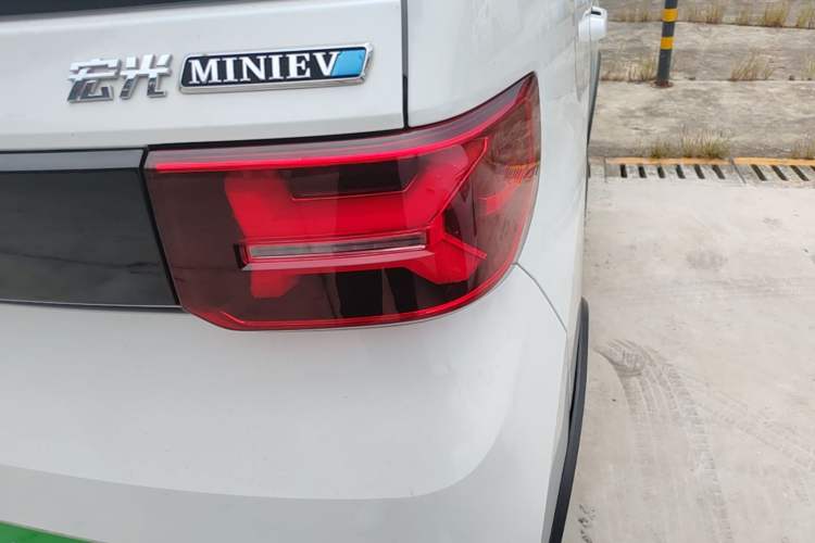 Used Wuling Hongguang MINIEV 2022 GAMEBOY 300km Enthusiast Model with Lithium Iron Phosphate Right Rear Taillight
