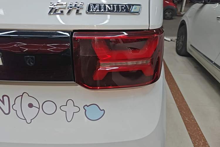 Used Wuling Hongguang MINIEV 2022 GAMEBOY 300km Enthusiast Model with Lithium Iron Phosphate Right Rear Taillight
