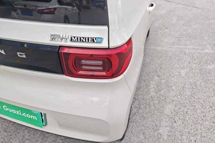Used Wuling Hongguang MINIEV 2022 Macaron Premium Model – Lithium Iron Phosphate Right Rear Taillight