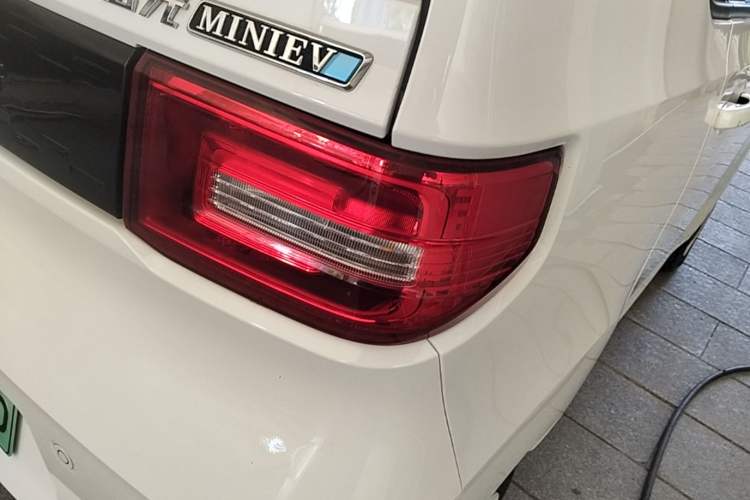 Used Wuling Hongguang MINIEV 2022 Macaron Premium Model – Lithium Iron Phosphate Right Rear Taillight