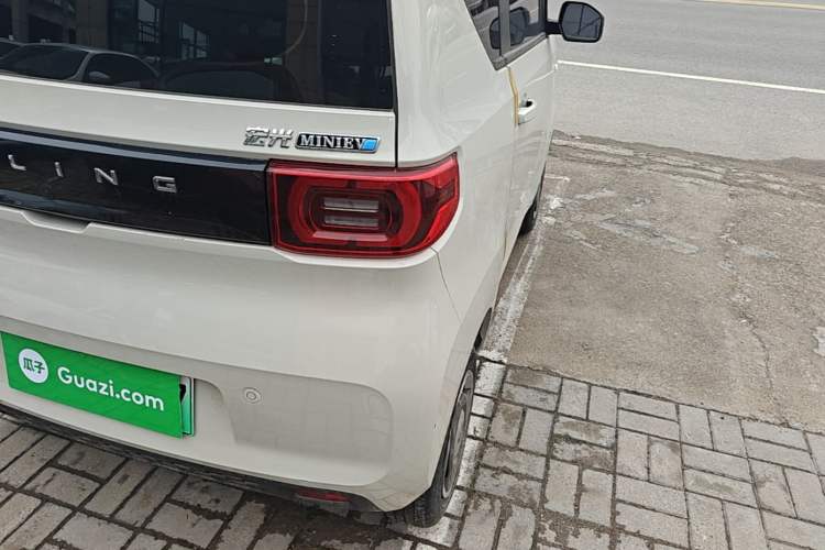 Used Wuling Hongguang MINIEV 2022 Macaron Fashion Edition Lithium-Nickel-Cobalt-Alpha-oxide Right Rear Taillight