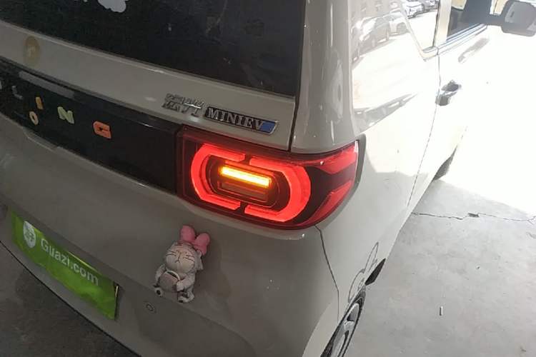 Used Wuling Hongguang MINIEV 2022 Macaron Premium Model – Lithium Iron Phosphate Right Rear Taillight