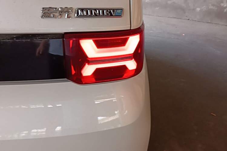 Used Wuling Hongguang MINIEV 2022 GAMEBOY 200km Gaming Edition with Lithium Iron Phosphate Right Rear Taillight