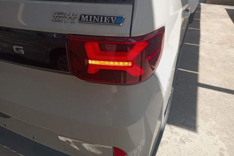 Used Wuling Hongguang MINIEV 2022 GAMEBOY 200km Gaming Edition with Lithium Iron Phosphate Right Rear Taillight